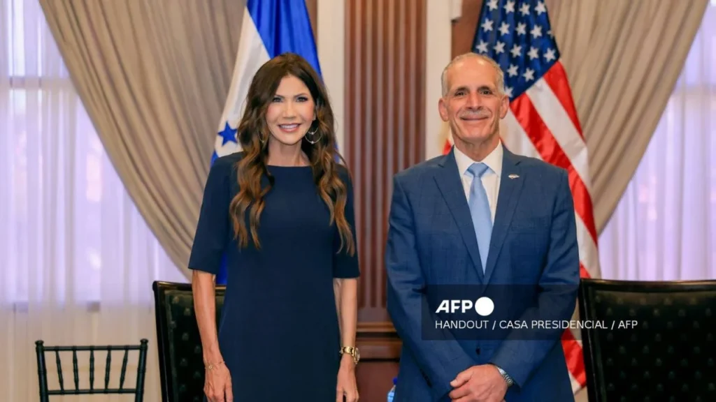 afec5d40684f40afbfa494f0fea75603