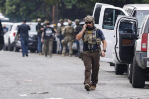 Trump destina más de 250 millones de dólares para pagar a policías que arresten migrantes