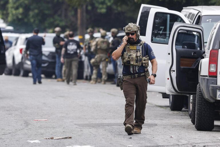 Trump destina más de 250 millones de dólares para pagar a policías que arresten migrantes